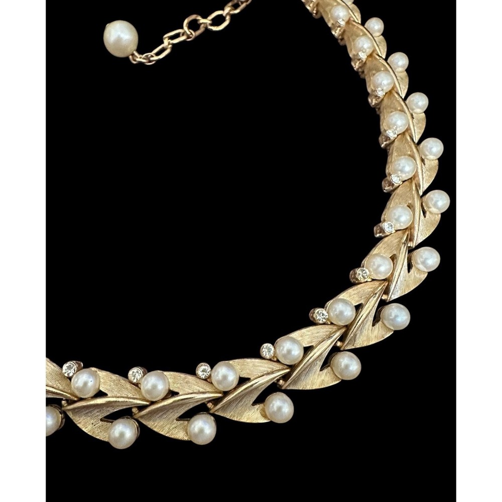 Vintage Trifari Brushed Goldtone Leaf Pearl Rhinestone Necklace - Picture 4 of 7